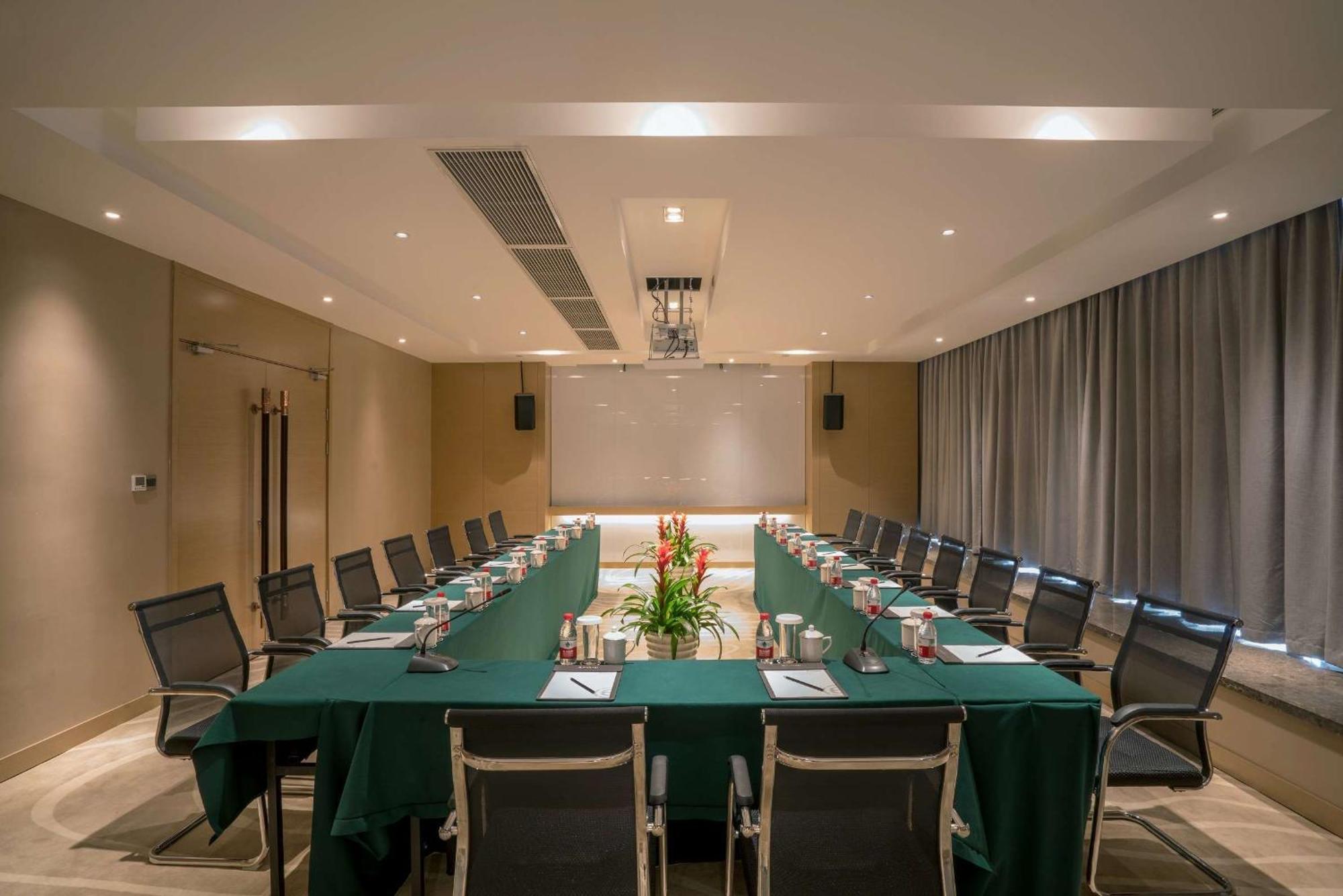 Ramada Encore Jintang Чэнду Экстерьер фото